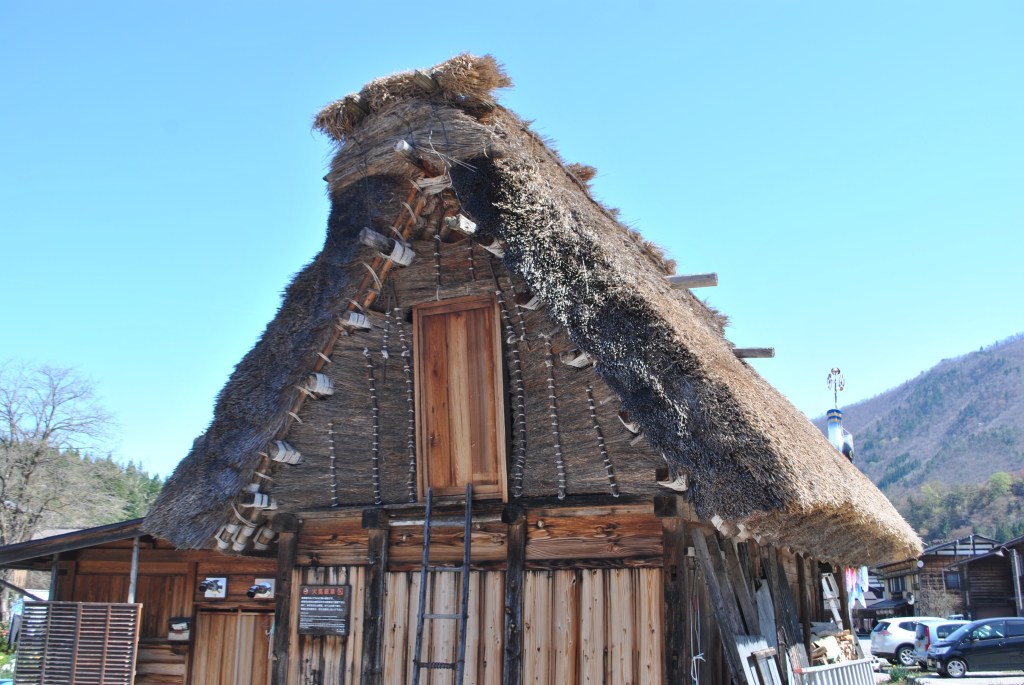 shirakawa village madame daniel honeymoon in Japan 