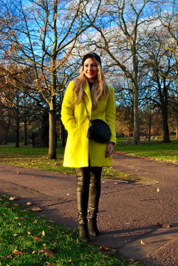 neon yellow coat manteau jaune fluo hiver madamedaniel winter yellow style 