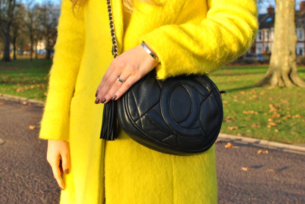 neon yellow coat manteau jaune fluo hiver madamedaniel winter yellow style 
