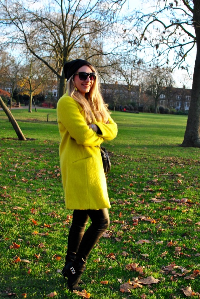 neon yellow coat manteau jaune fluo hiver madamedaniel winter yellow style 