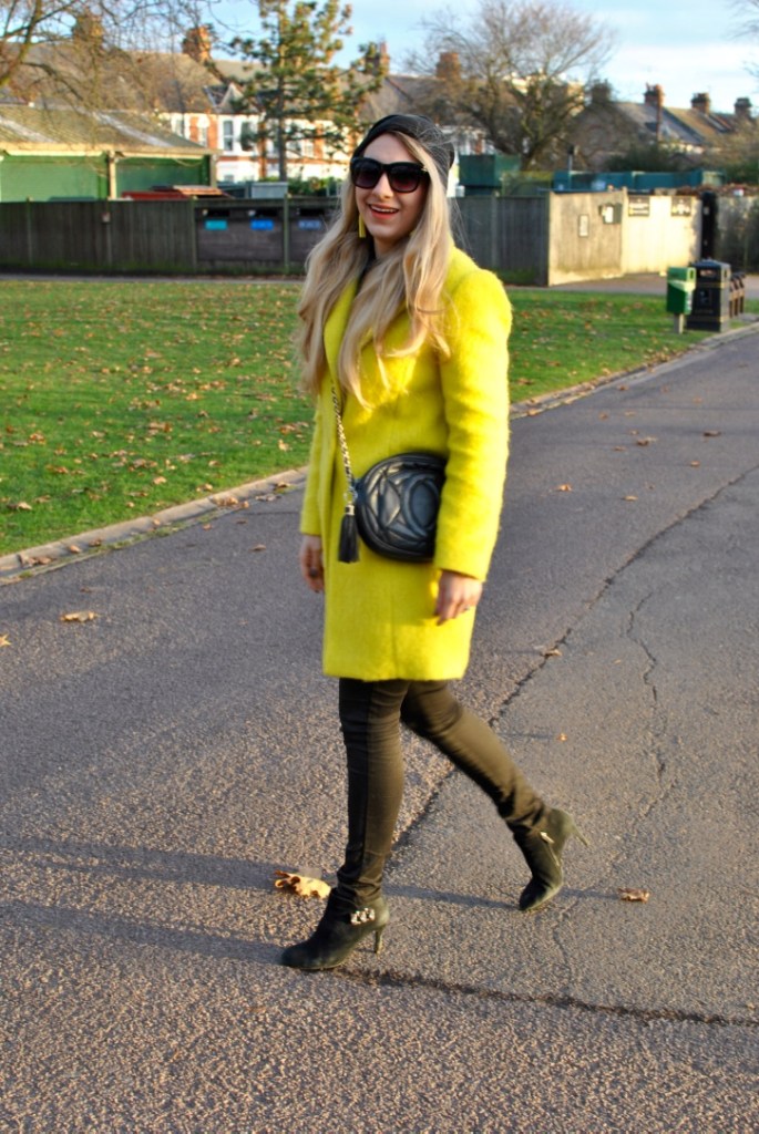 neon yellow coat manteau jaune fluo hiver madamedaniel winter yellow style 