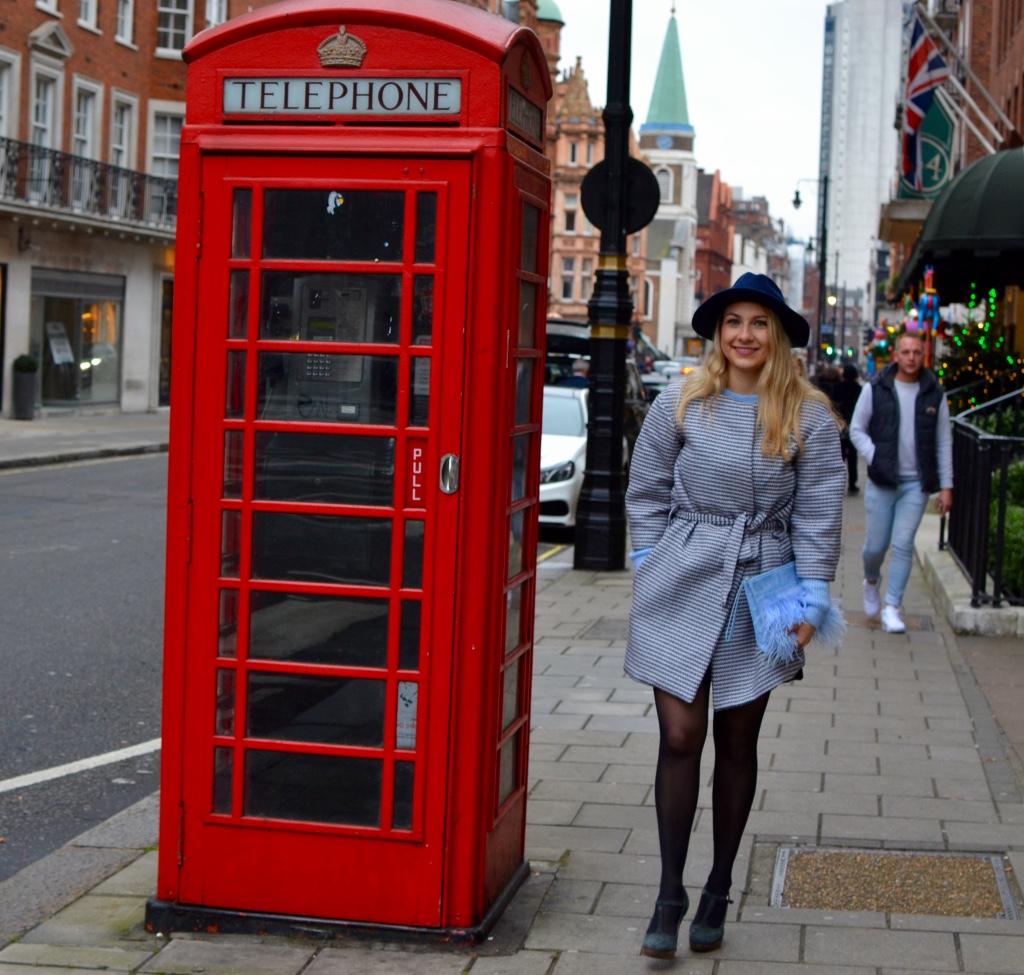 baby blue outfit madamedaniel chanel brooch street style 