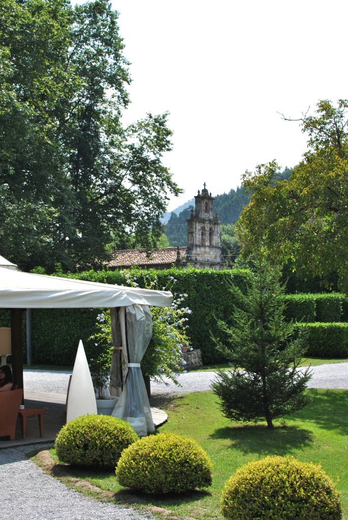 Rocio y Earl mariage wedding boda madamedaniel robe jade lolita wearlemonade louis antoinette YSL clutch orange wedding guest dress santander boda