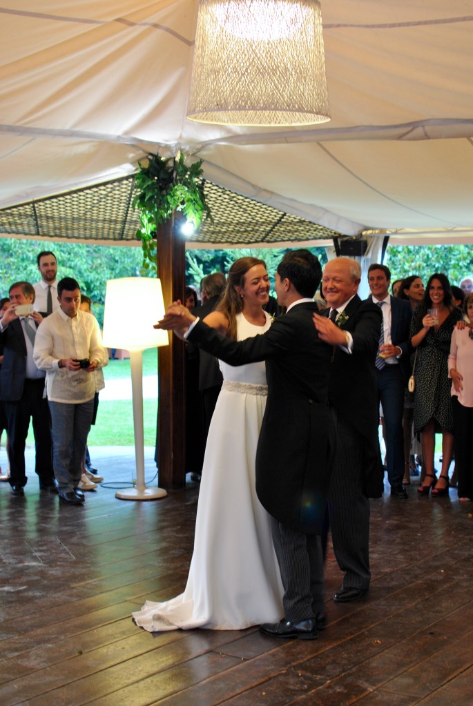 Rocio y Earl mariage wedding boda madamedaniel robe jade lolita wearlemonade louis antoinette YSL clutch orange wedding guest dress santander boda