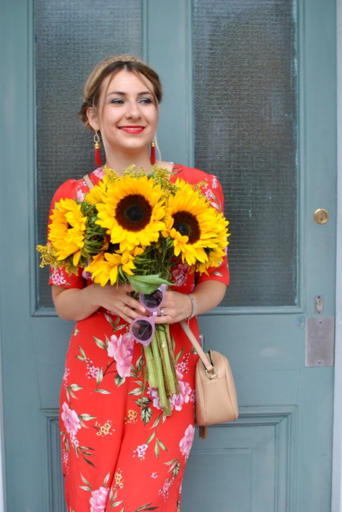 red overall madamedaniel sunflowers combinaison rouge summer look 