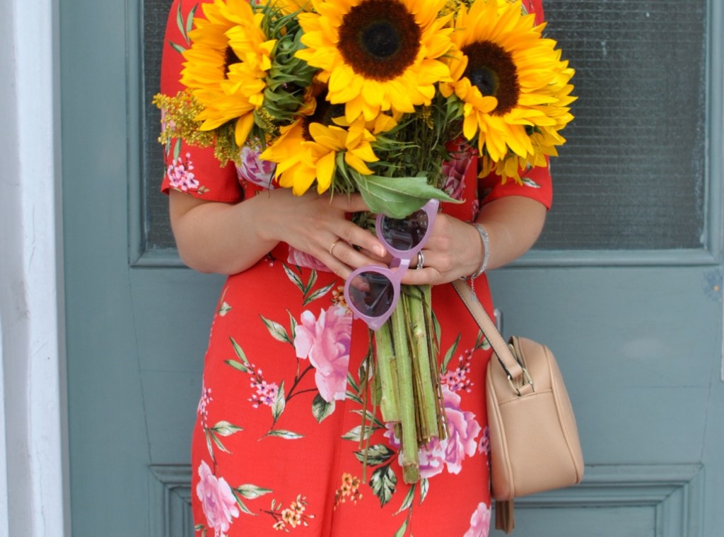 red overall madamedaniel sunflowers combinaison rouge summer look 